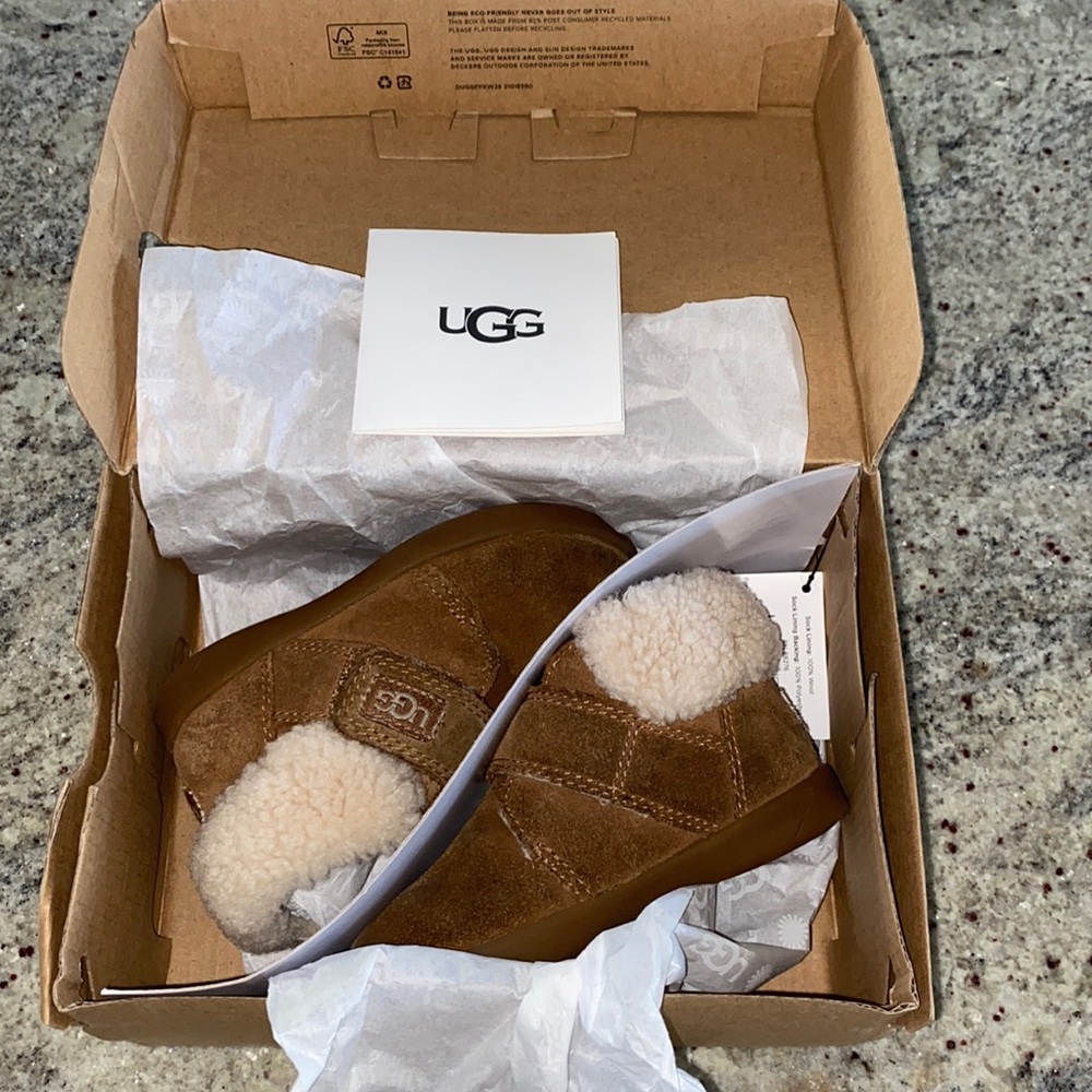 UGG Nolan Size 7